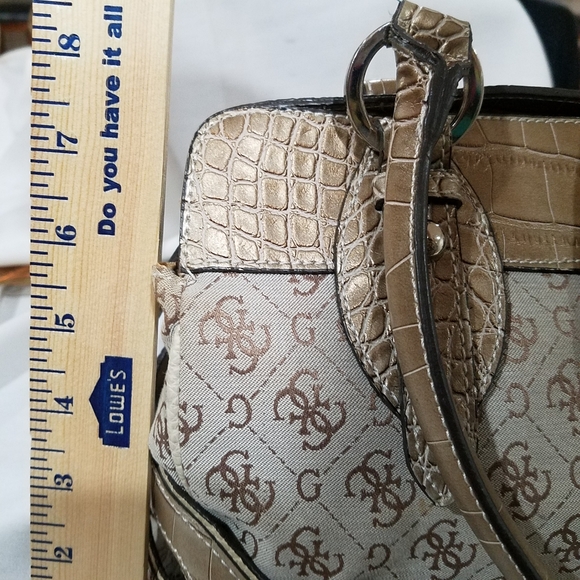 Guess Purse - Picture 6 of 8